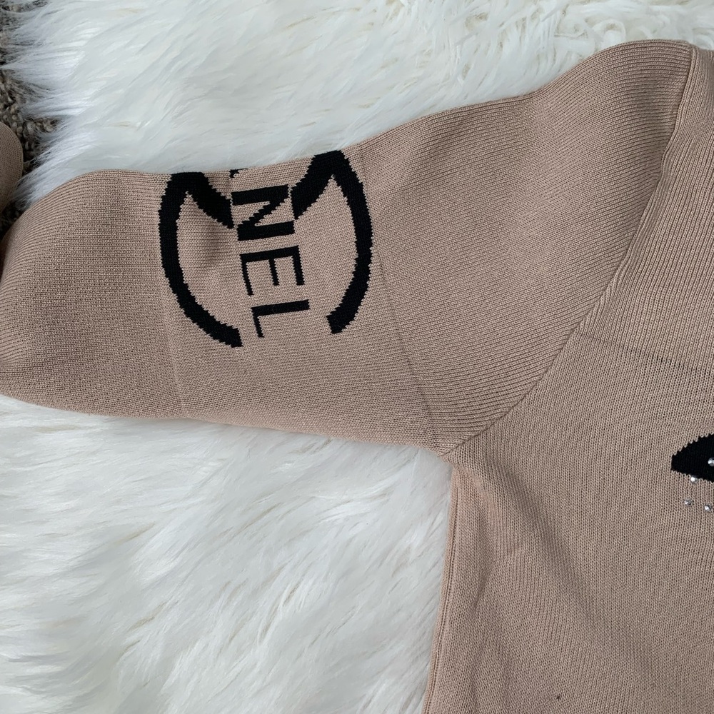 CHANEL Beige Sweater with Black CC Logo - Picture 7 of 8